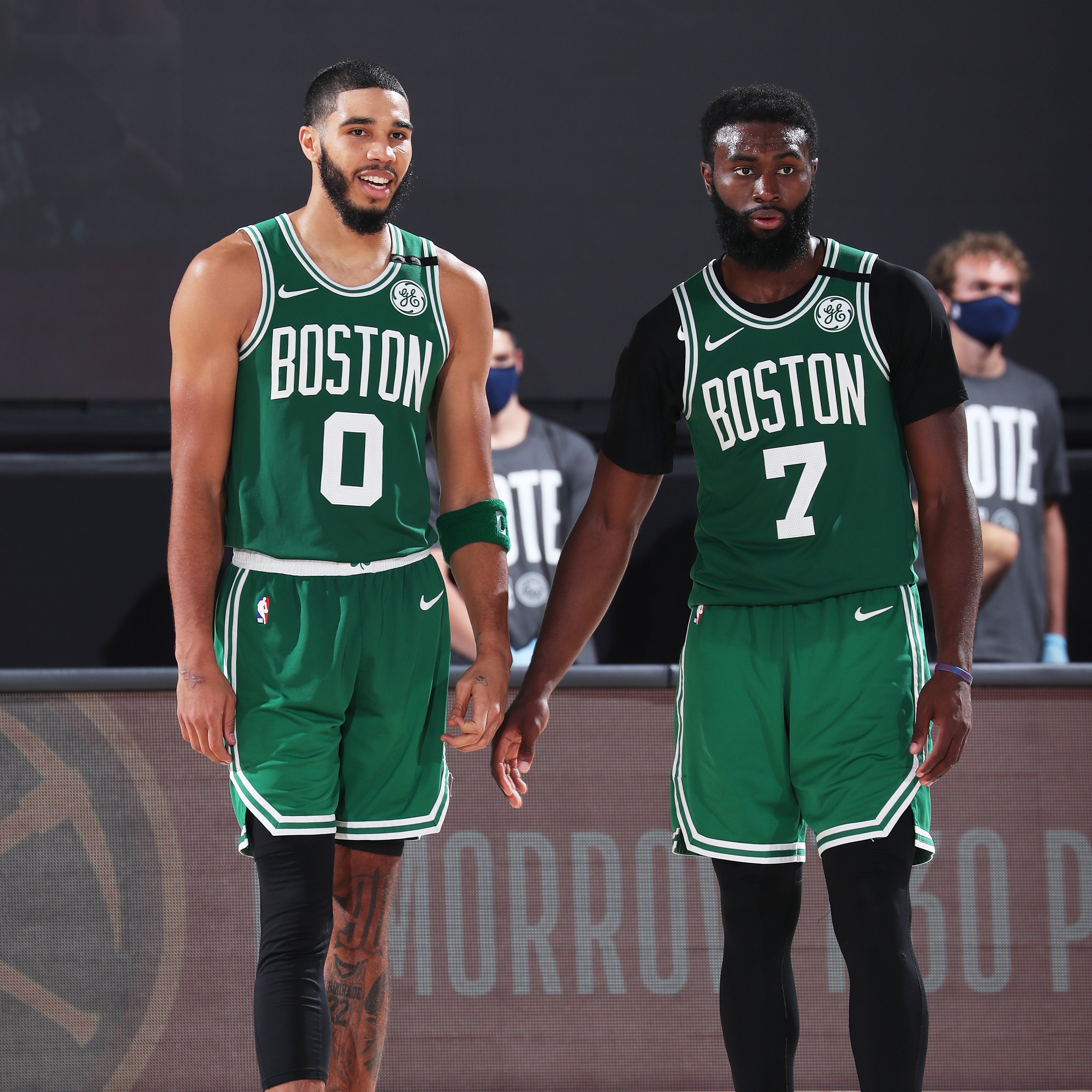 从而为侧翼 从而为侧翼